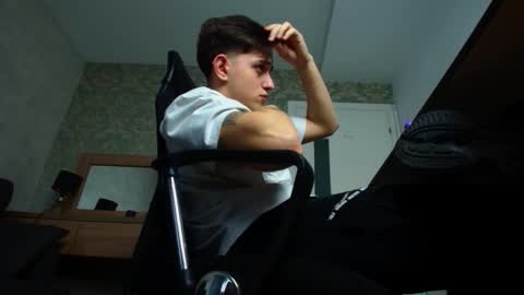 Snapshot of felixstark chatting on November 2025 06:04:02 AM FelixStark online show from November 2025 06:04:02 AM