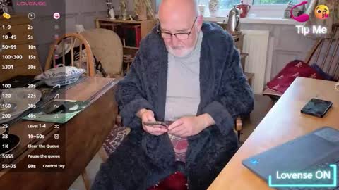 Adam online show from October 2025 07:20:01 AM