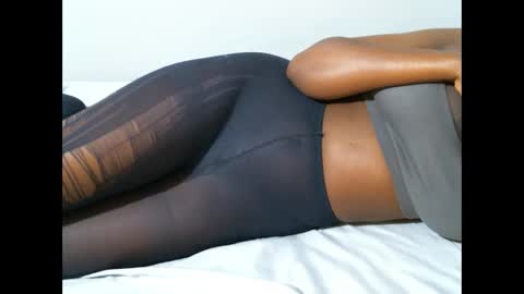 Snapshot of femaqueen chatting on December 2025 06:26:01 PM Navil online show from December 2025 06:26:01 PM