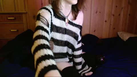 Snapshot of femboyflowers chatting on January 2025 07:06:01 AM femboyflowers online show from January 2025 07:06:01 AM