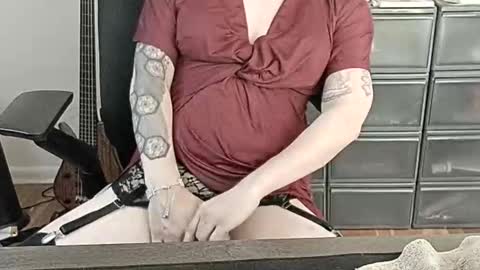 femme_mystique online show from November 2025 06:41:01 PM