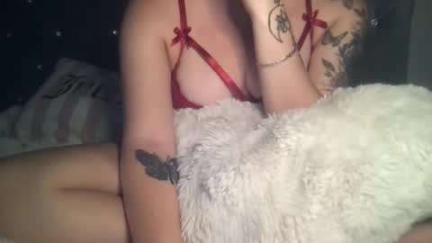 Snapshot of femmefatalebabe chatting on October 2025 01:33:02 AM online show from October 2025 01:33:02 AM