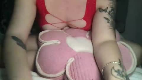 Snapshot of femmefatalebabe chatting on November 2025 02:33:01 AM online show from November 2025 02:33:01 AM