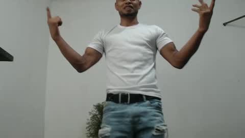 Snapshot of fernandez_latinblack chatting on January 2025 12:27:01 AM fernandez_latinblack online show from January 2025 12:27:01 AM