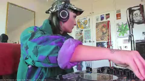 Snapshot of fernydew chatting on July 2026 02:47:02 AM Fern next stream 430pm Monday PST online show from July 2026 02:47:02 AM