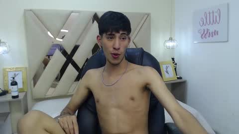 Snapshot of ferphoenix_ chatting on March 2025 06:43:01 AM FER PHOENIX online show from March 2025 06:43:01 AM