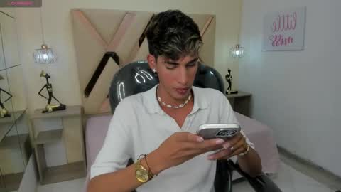 Snapshot of ferphoenix_ chatting on October 2025 04:00:01 AM FER PHOENIX online show from October 2025 04:00:01 AM