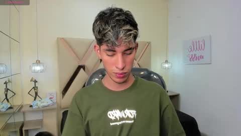 FER PHOENIX online show from October 2025 04:55:01 AM