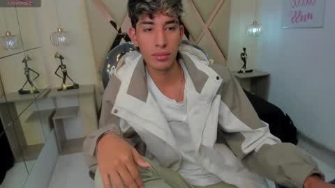 FER PHOENIX online show from October 2025 04:01:01 AM