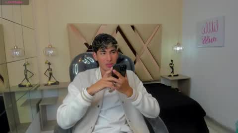 FER PHOENIX online show from October 2025 03:20:02 AM