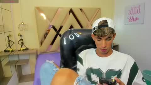 FER PHOENIX online show from November 2025 04:00:01 AM