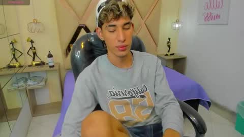 FER PHOENIX online show from November 2025 03:17:01 AM