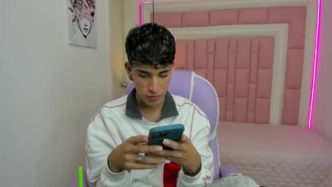 FER PHOENIX online show from May 2026 04:50:01 AM