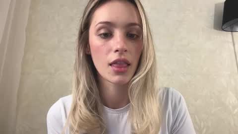 Snapshot of fflloowweerr chatting on October 2025 09:23:01 AM Lisa online show from October 2025 09:23:01 AM