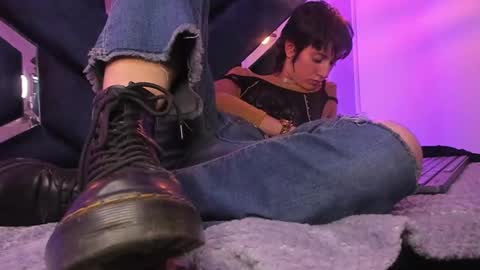   online show from January 2025 03:07:01 PM