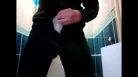 fifi010203 online show from January 2026 03:50:01 PM