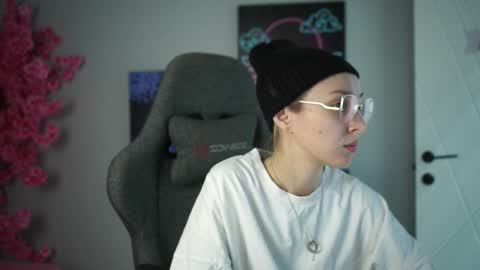 Snapshot of filipinaadams chatting on October 2025 02:43:02 AM cap and Lana  online show from October 2025 02:43:02 AM