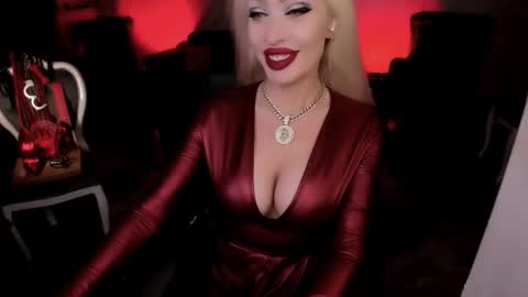 Snapshot of findom_god chatting on November 2025 01:58:02 AM AlfaFemale online show from November 2025 01:58:02 AM