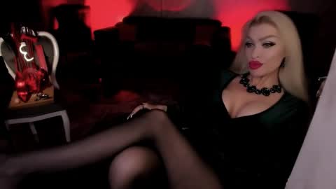 Snapshot of findom_god chatting on November 2025 04:34:02 AM AlfaFemale online show from November 2025 04:34:02 AM