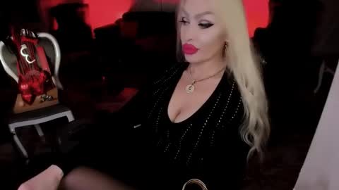 Snapshot of findom_god chatting on November 2025 06:26:02 AM AlfaFemale online show from November 2025 06:26:02 AM