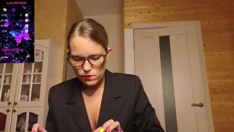 Lady online show from October 2025 11:53:02 AM