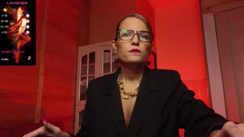 Lady online show from December 2025 01:16:01 PM