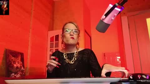 Lady online show from April 2026 06:43:02 PM