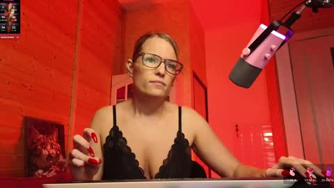 Lady online show from April 2026 05:43:01 PM
