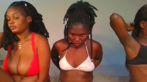 Snapshot of fine_melanie chatting on January 2025 08:43:01 PM melanie online show from January 2025 08:43:01 PM