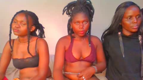 Snapshot of fine_melanie chatting on January 2025 06:12:01 AM melanie online show from January 2025 06:12:01 AM