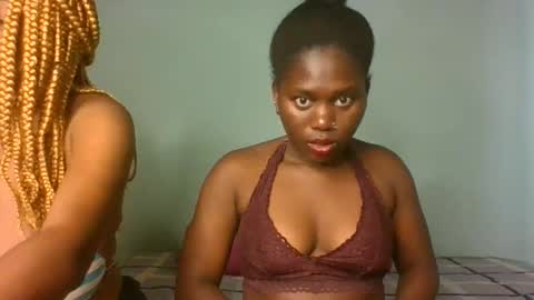 Snapshot of fine_melanie chatting on February 2025 07:06:02 AM melanie online show from February 2025 07:06:02 AM