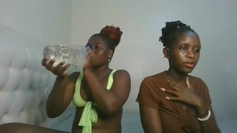 Snapshot of fine_melanie chatting on October 2025 08:55:02 PM melanie online show from October 2025 08:55:02 PM