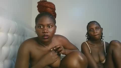 Snapshot of fine_melanie chatting on October 2025 12:10:02 AM melanie online show from October 2025 12:10:02 AM