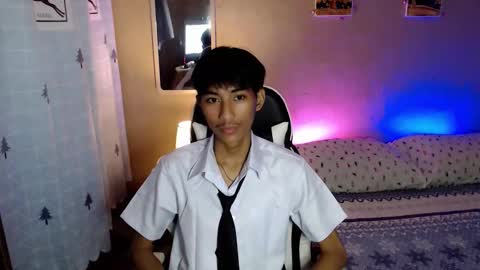 fineboii_rey18 online show from September 2025 12:40:01 PM