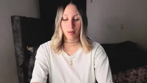 F I O R E L L A  online show from November 2025 10:56:02 PM