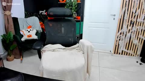 Kallisy online show from November 2025 09:58:01 PM