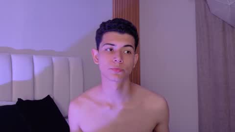 Nicolas online show from March 2026 07:39:01 PM