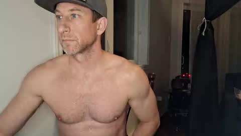 Snapshot of fit_dave_canada chatting on October 2025 12:36:02 AM fit_dave_canada online show from October 2025 12:36:02 AM