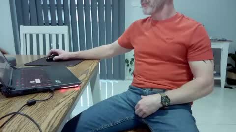Snapshot of fit_worker chatting on August 2026 06:59:02 AM fit_worker online show from August 2026 06:59:02 AM