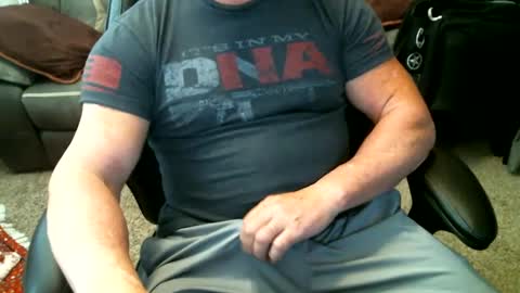 Snapshot of fitguy40 chatting on December 2024 08:25:01 PM fitguy40 online show from December 2024 08:25:01 PM