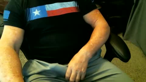 Snapshot of fitguy40 chatting on February 2025 06:13:01 PM fitguy40 online show from February 2025 06:13:01 PM