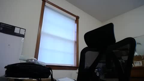  Links in Bio below online show from November 2025 12:48:02 PM