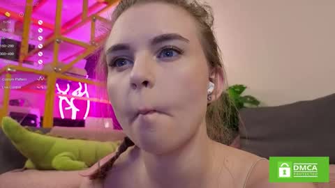 Snapshot of flexi_pixie chatting on November 2025 06:01:02 AM Leia online show from November 2025 06:01:02 AM