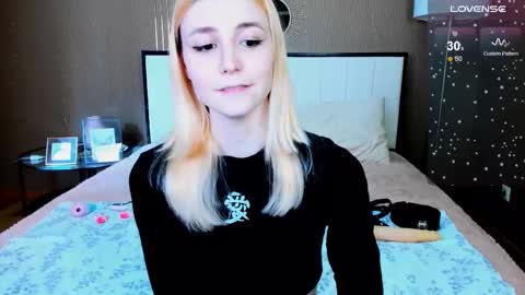 Snapshot of fleximona chatting on September 2025 09:25:02 AM FlexiMona online show from September 2025 09:25:02 AM