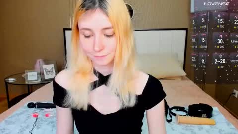 Snapshot of fleximona chatting on October 2025 09:30:02 AM FlexiMona online show from October 2025 09:30:02 AM