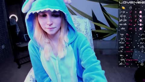 Snapshot of fleximona chatting on October 2025 08:42:01 PM FlexiMona online show from October 2025 08:42:01 PM