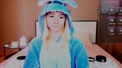 Snapshot of fleximona chatting on October 2025 08:44:01 AM FlexiMona online show from October 2025 08:44:01 AM