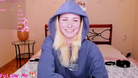 Snapshot of fleximona chatting on November 2025 03:34:01 PM FlexiMona online show from November 2025 03:34:01 PM