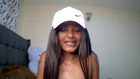 Snapshot of flirtyy_sheery chatting on December 2024 03:55:01 PM sheery online show from December 2024 03:55:01 PM