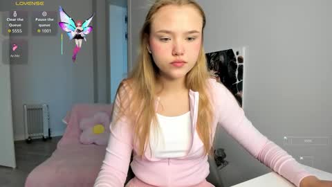 Mona online show from October 2025 12:55:01 AM